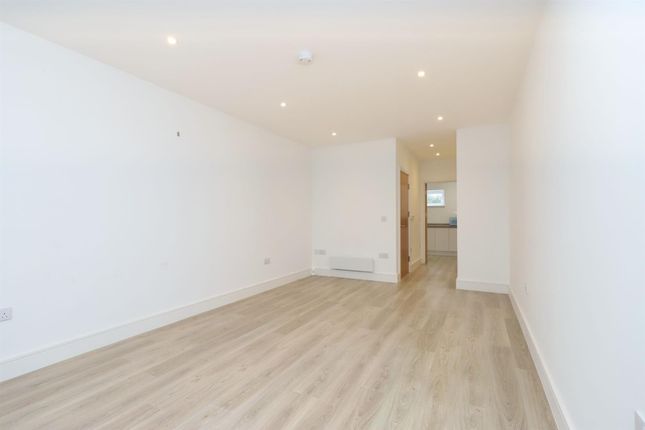 23 Hampstead House, 2 Spring Promenade, West Drayton photo 3