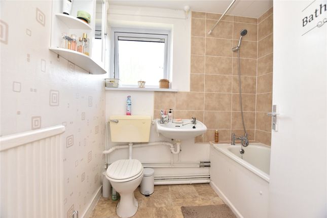 19, Stocks Rise, West Yorkshire photo 4
