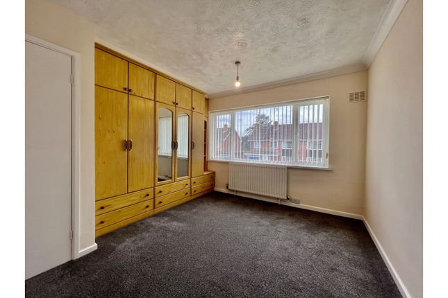 Semi-detached house to rent in Freemans Close, Leamington Spa