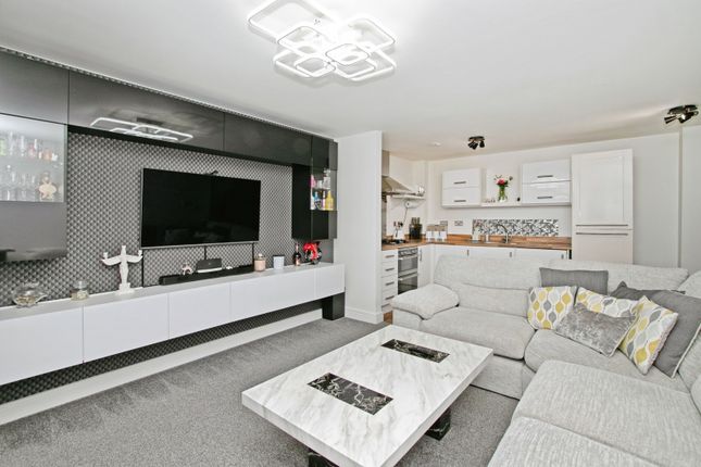 9 Vyvyan House,, Kerrier Way, Cornwall photo 2