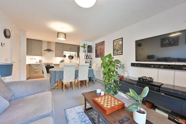 Whistler Court, WD25, Watford photo 4
