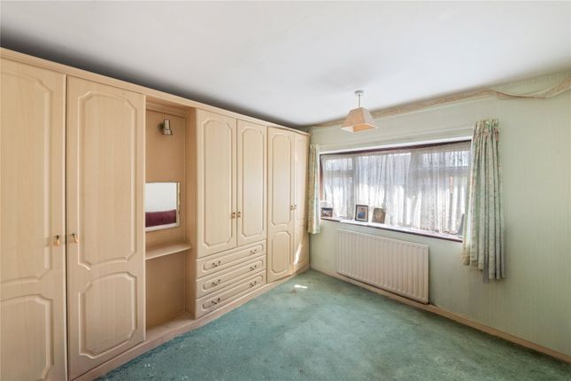 9, St. Nicholas Close, Uxbridge photo 4