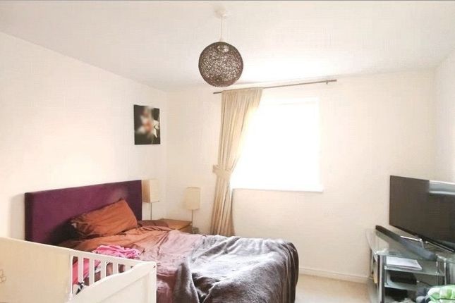 91, Wooldridge Close, Feltham photo 4