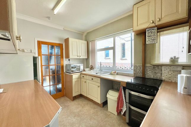 12 The Avenue, Stoke-On-Trent photo 3