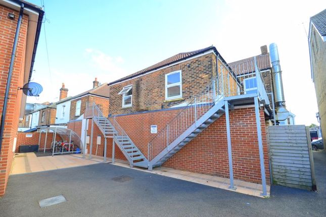 Flat to rent in Consort Close, Parkstone, Poole