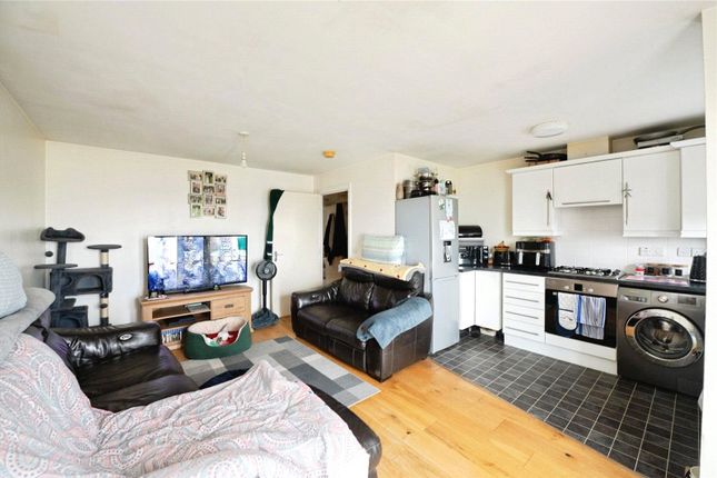 3 Pinewood Court,, Brocket Way, Essex photo 3