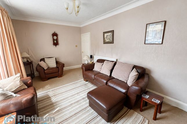 20, Cressfield Road, Huddersfield photo 2
