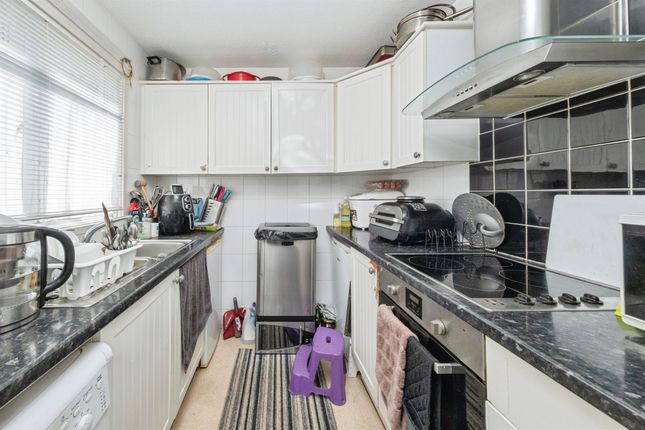 25, Medhurst, Milton Keynes photo 2