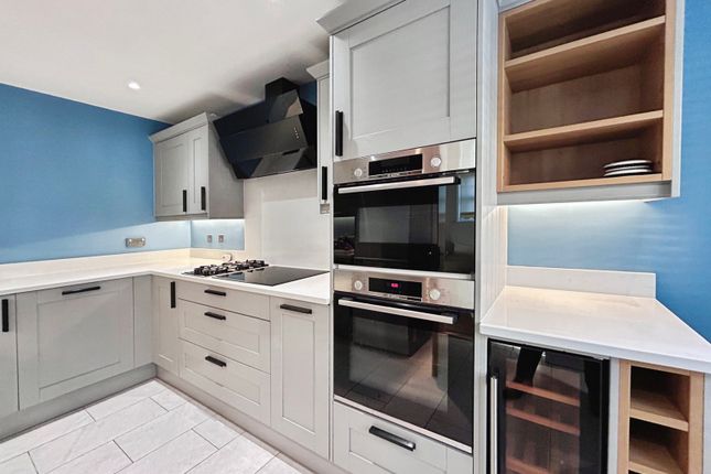 4, Stockbridge Road, Fleet photo 3