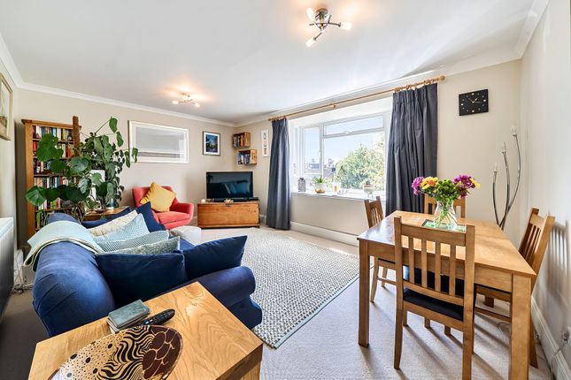 Flat E, Endlesham Court,, Endlesham Road, London photo 4