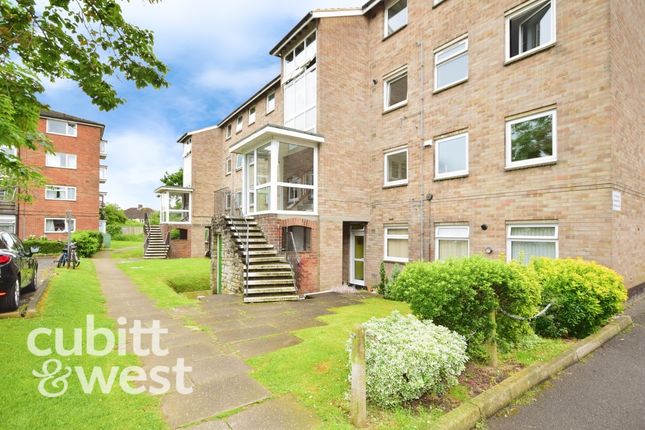 2-bed flat on Wendover Road, Havant, £1,200/mo