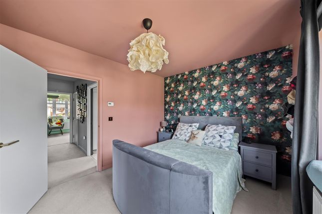 16, Baxter Lane, Cranleigh photo 5