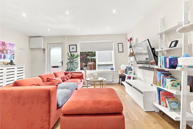 Flat 1, 56, Bakers Hill, London photo 5