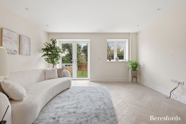 16, Warley Mount, Brentwood photo 4