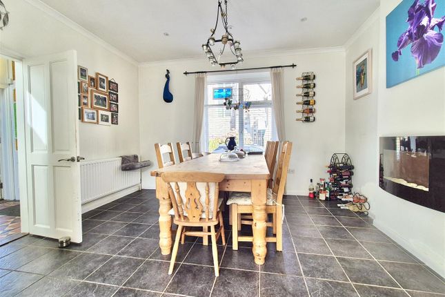 33, Fore Street, Porthleven photo 3