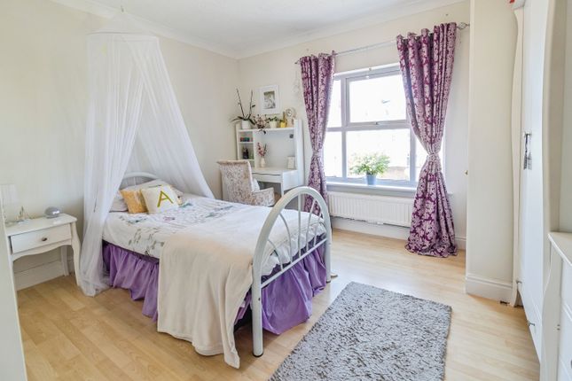 14, Goldcrest, Aylesbury photo 3