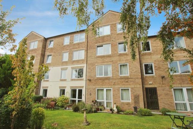 Thumbnail Flat for sale in Homewell House, Kidlington