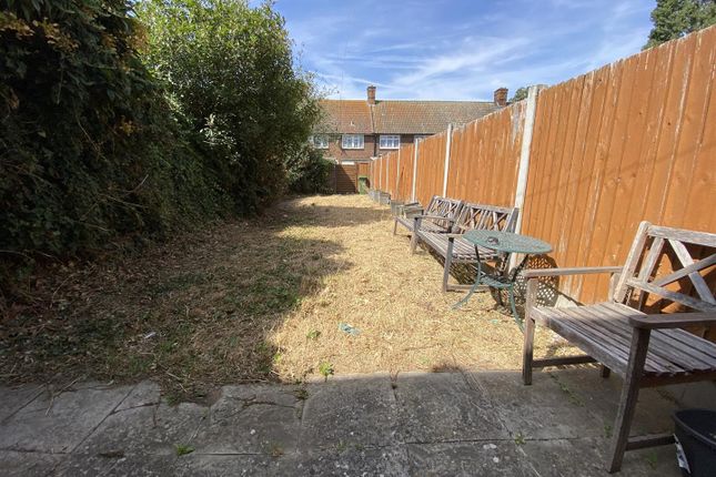 41, Bevan Avenue, Barking photo 2
