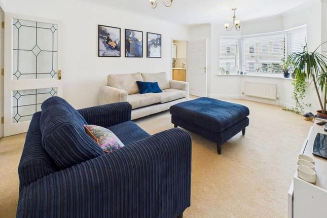 Flat 16 Clayswell Court, Station Approach, Hockley photo 2