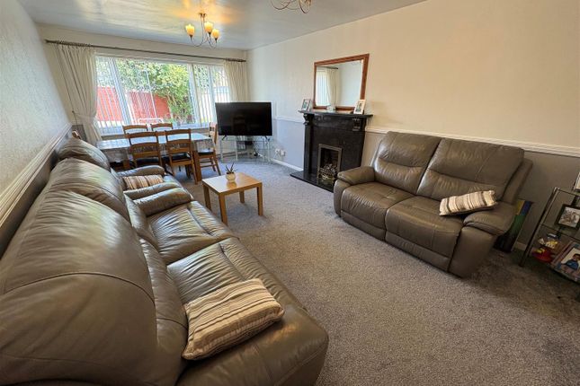 55, Dale Croft Rise, Bradford photo 2