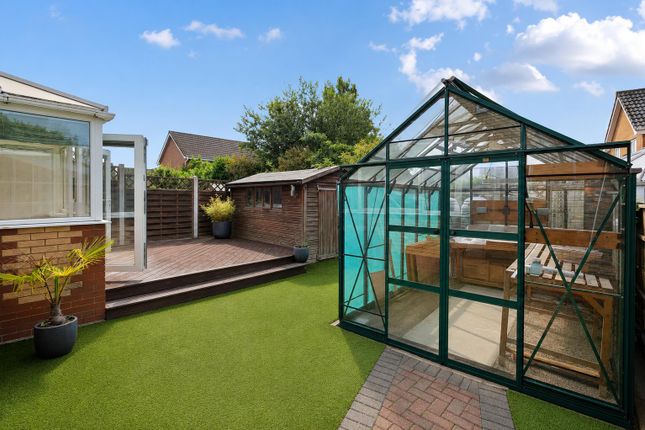 4, Grimwade Close, Brantham photo 4