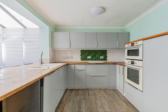 29, Baseley Way, Coventry photo 4