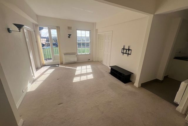 Thumbnail Flat to rent in Westgate Street, Cardiff