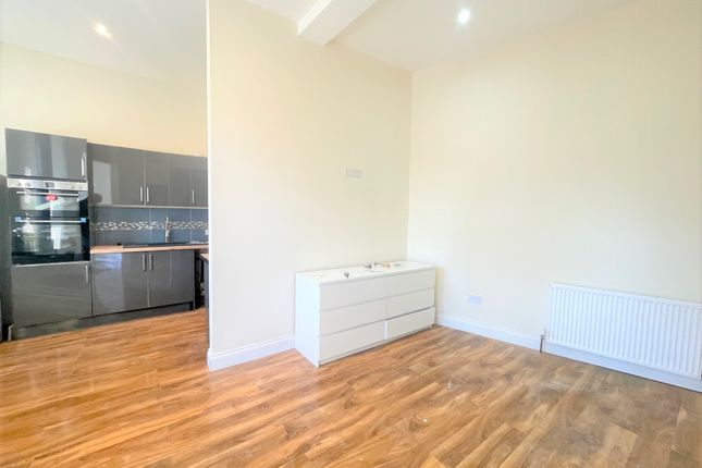 53, Whitefriars Crescent, Westcliff-on-Sea photo 3