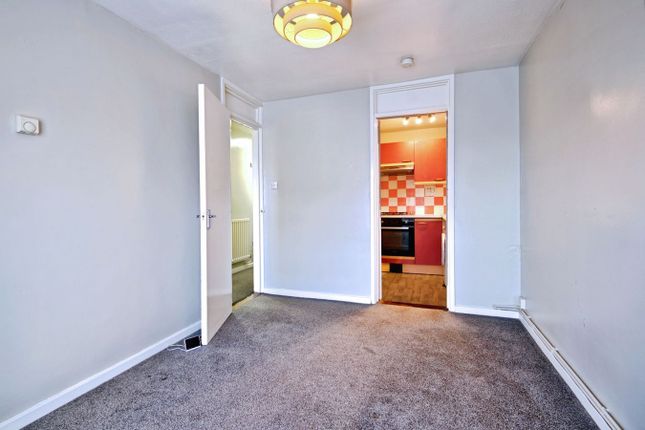 Pippin Court, Flat 12, Appletree Way, Wickford photo 4