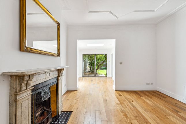 2-bed house on Flat 1, 3, Drakefield Road, London, £2,800/mo