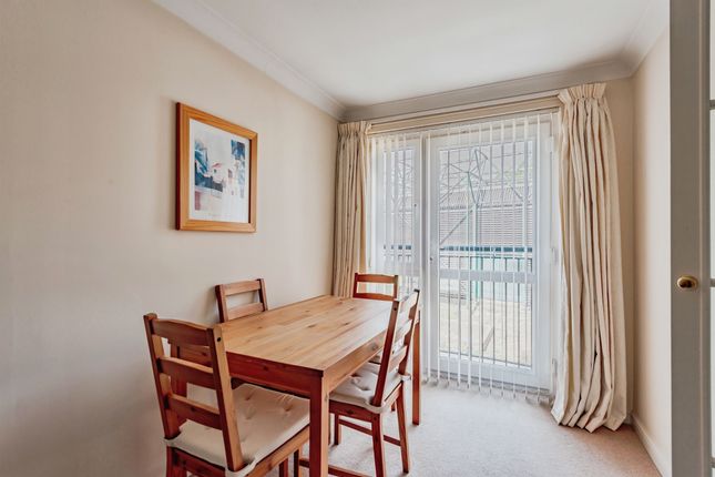 Flat 31, Lewis Court, 65, Linkfield Lane, Redhill photo 4