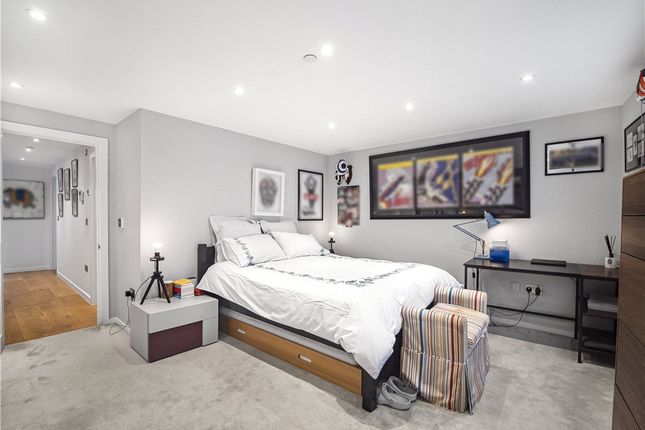End terrace house for sale in Crosby Row, London