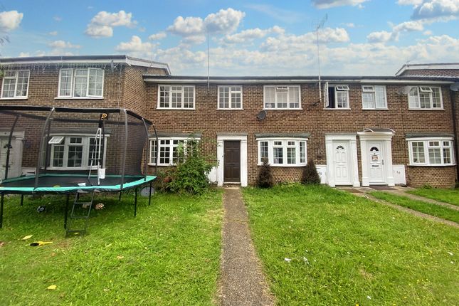 Thumbnail Terraced house for sale in Kingfisher Drive, Staines