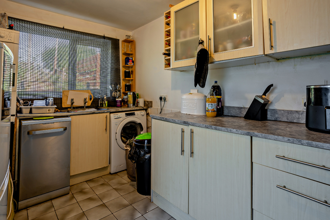 27, Gwilym Road, Cwmllynfell photo 4