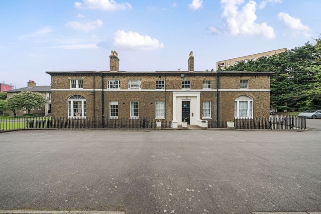 Flat 2, Nightingale House,, Connaught Mews, London photo 3