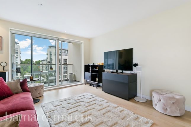Pump House Crescent, Brentford photo 3