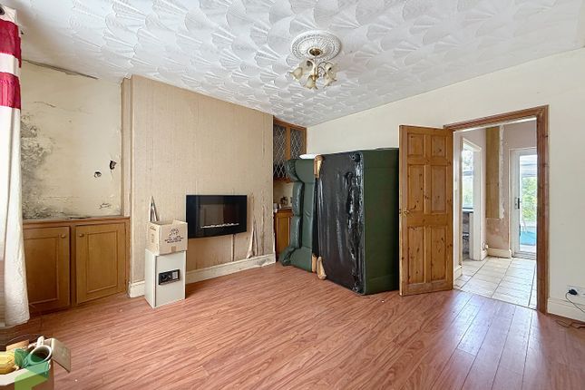 14, Avallon Way, Darwen photo 2