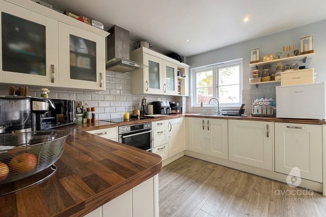 19 Macbeth Court, Warfield, Berkshire photo 2