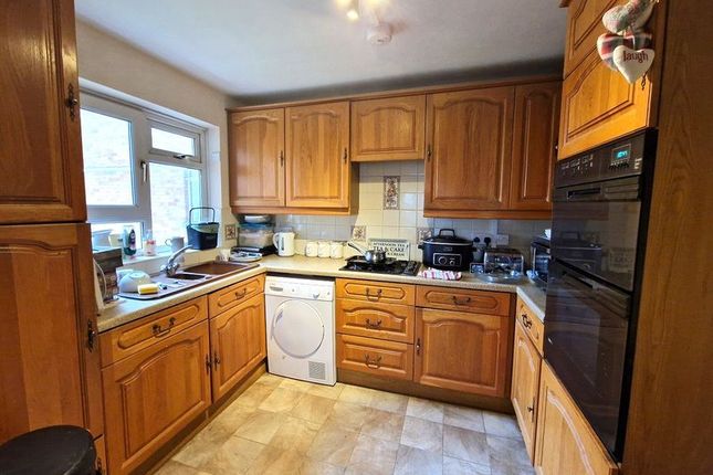 104, Dove Park, Hatch End photo 2