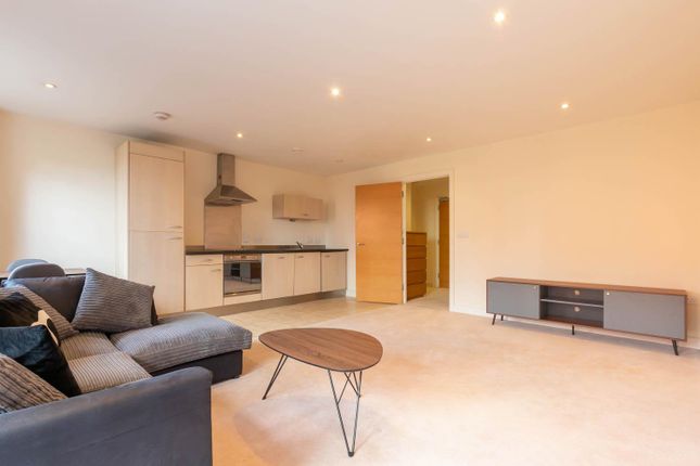 Flat to rent in Canal Wharf, Waterfront Walk