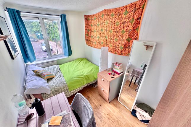Room 2, 1 Goodinge Close, London photo 4