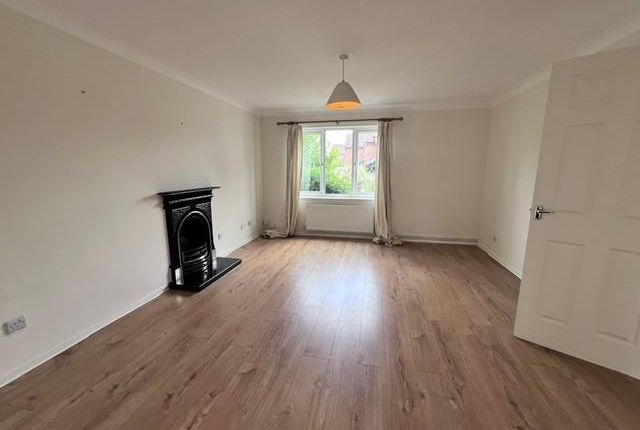 27, Magnolia Court, Nottingham photo 3