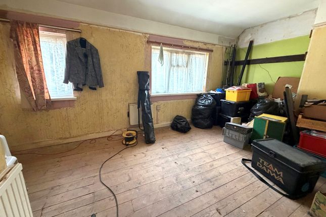 4 Horton Road, Colnbrook, Slough photo 4