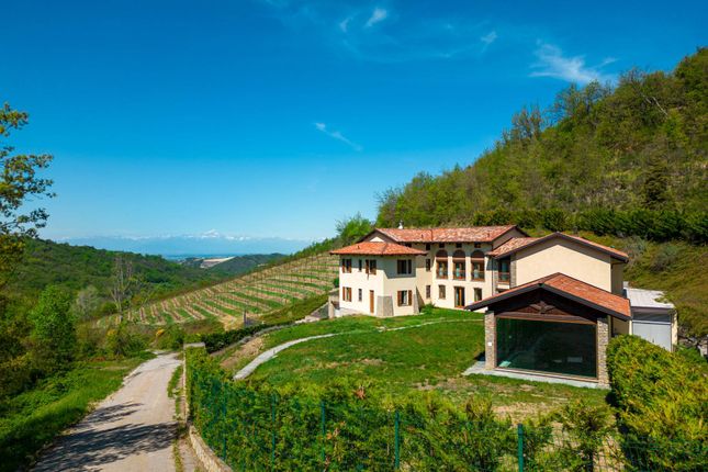 Villa for sale in Via Casotto, Serravalle Langhe, Piemonte