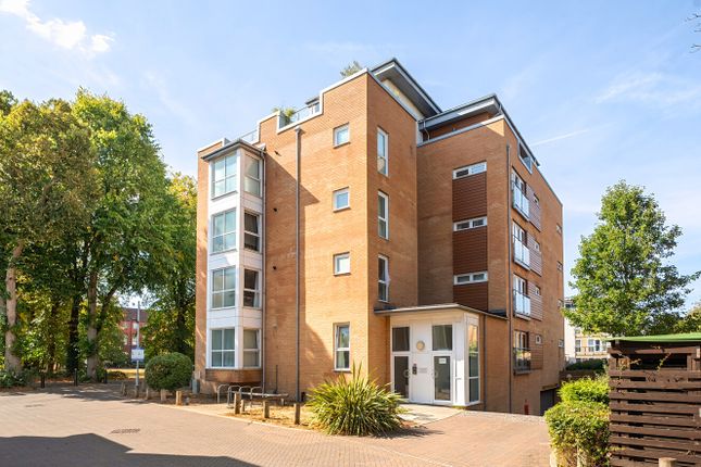 1-bed flat on Flat 33, Alexander Place, 87, The Avenue, Hampshire, £185,000