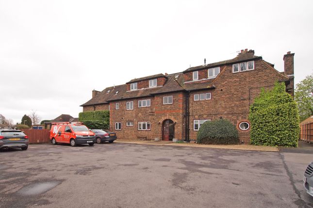 Flat to rent in Beverley Close, East Ewell, Epsom, Surrey