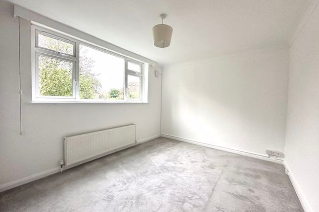 68 Sandown Lodge, Avenue Road, Epsom photo 5