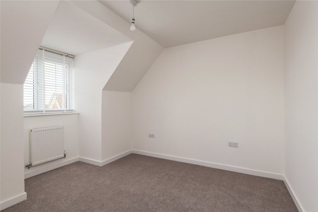 7, Spring Grove, Sittingbourne photo 2