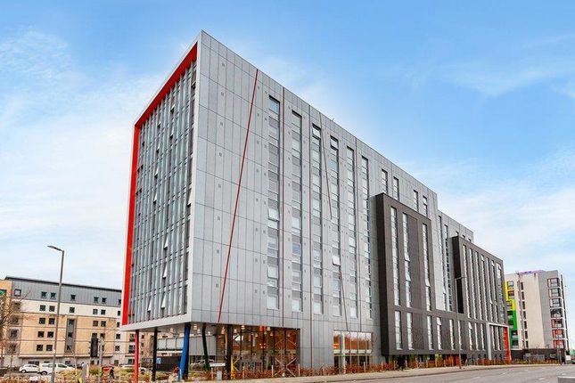 825Oneislingtonplazaext1.Jpg