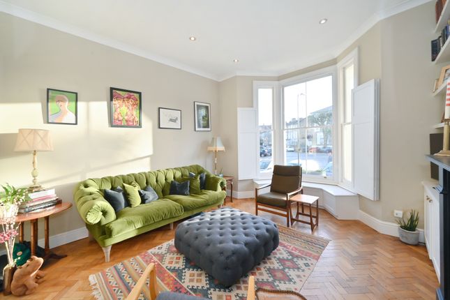 Thumbnail Flat to rent in Lauriston Road, London